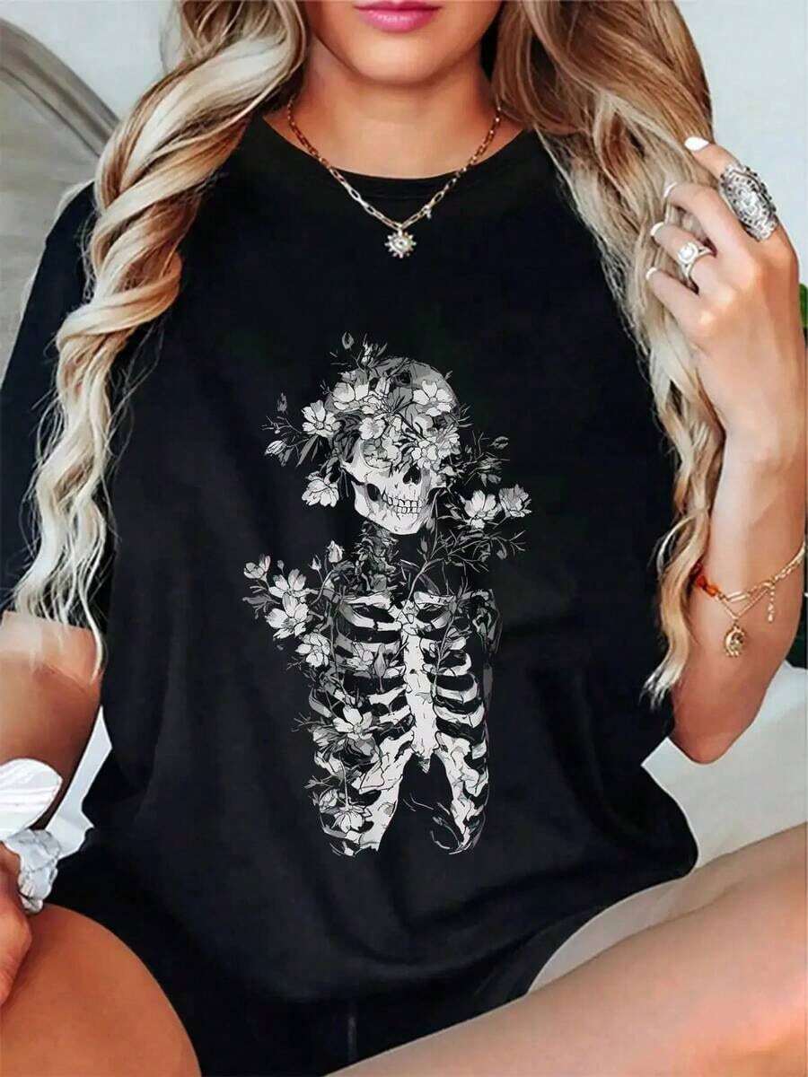 Women's Graphic Print Short-Sleeve T-Shirt, 100% Cotton, Featuring A Floral, Skeleton, And Flower Design With A Gothic, Occult, Death, Darkness, And Alternative Aesthetic. This Graphic Tee Is Suitable For Both Women And Men, Has A Crew Neck, A Classic Style, And Is Ideal For Summer And Vacations. A Comfortable, Soft, And Simple Top For Everyday Wear. - 黑色 - 查看 1