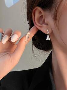 1 Pair S925 Sterling Silver Geometric Water Drop Pendant Earrings, Inlaid With Shiny Synthetic Zirconia, Hypoallergenic, Minimalist Elegant Niche Delicate Earrings With Chic Vibe, Suitable For Women's Daily Wear Or Holiday Gifts - Water Drop - View 4