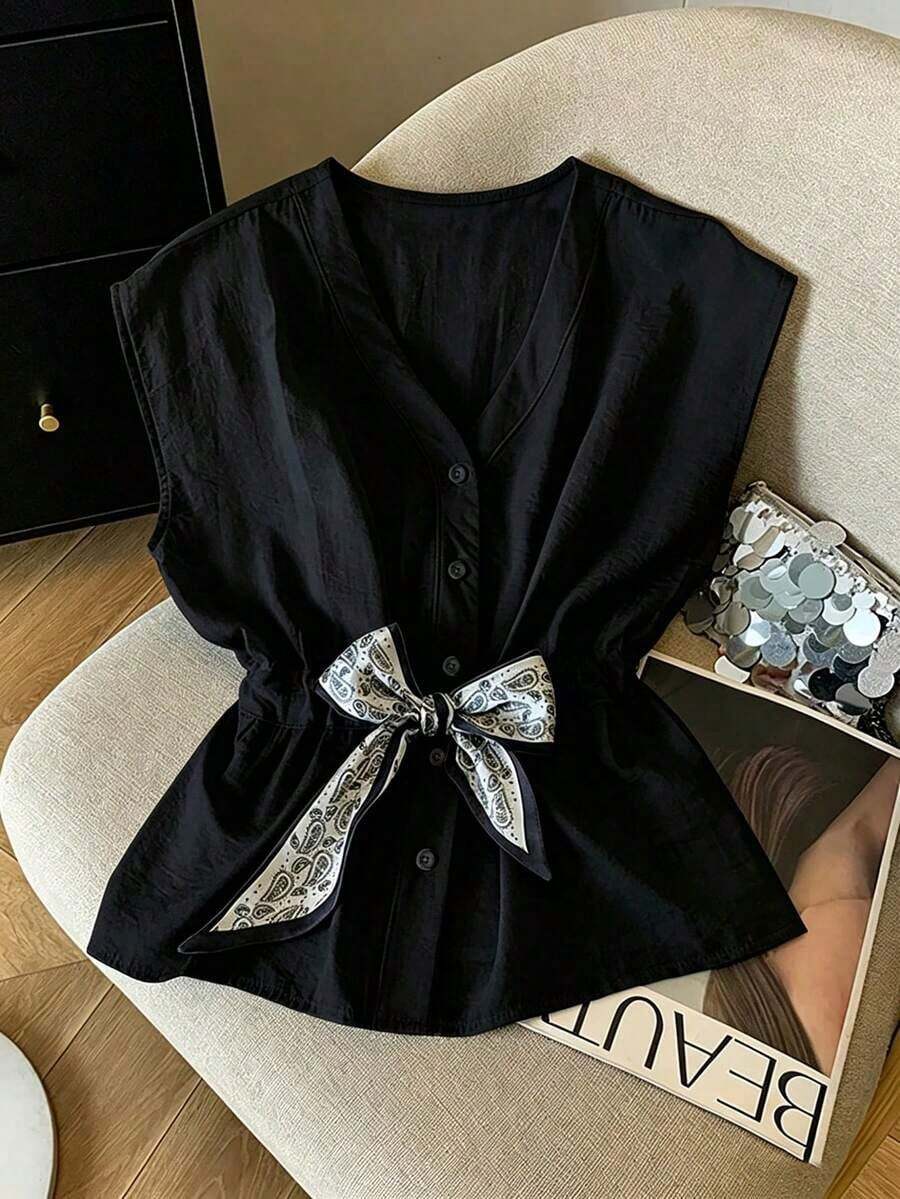 Camisa de lino sin mangas informal para mujer, cuello en V con botones dorados, cintura ceñida, decorada con pañuelo con flor de anacardo, versátil para ir al trabajo y ocio, diseño retro relajado con cordón, estilizador y embellecedor, top corto de lino adecuado para uso diario, vacaciones, decorado con pañuelo delicado, diseño petite de camisa sin mangas con cintura ceñida, top sin mangas de textura de lino para ir al trabajo - Negro - Ver 1