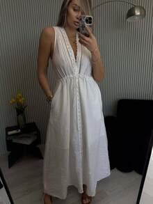 Sleeveless Maxi Dress, Sexy Deep V-Neck, Simple Button Design And Defined Waist - 白色 - 查看 5
