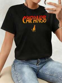 Art T-Shirt. The Pattern Displays The Word Caifanes In Warm Tones That Evoke Energy And Passion, Alongside The Silhouette Of A Golden , A Symbol Of Strength And Mysticism. Women's 100% Cotton T-Shirt, Comfortable And Modern For Everyday Wear. - 黑色 - 查看 7