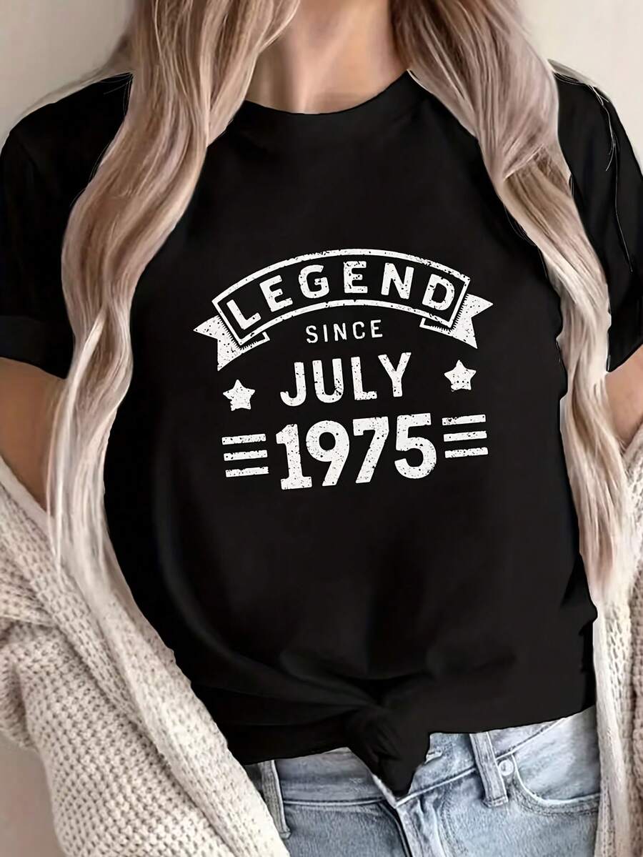 Comfortable All Day Long, This Iconic Printed T-Shirt Has Been Around Since July 1975. It's A Casual, Short-Sleeved, Crew-Neck Top, Perfect For Spring And Summer, And Designed For Women. Its Relaxed, Comfortable Fit Flatters All Body Types, While The High-Quality Material Feels Soft Against The Skin And Offers Long-Lasting Durability. - 黑色 - 查看 1