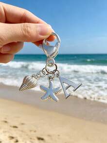 Chaveiro Boho Prateado com Inicial, Concha e Estrela-do-Mar, Chaveiro Personalizado com Letras de A a Z, Pingente para Bolsa com Estética de Férias na Praia, Joia Costeira para Bolsa, Mochila, Carteira e Chaves do Carro. Acessório Boho de Verão para Mulheres, Meninas e Amantes da Praia. Perfeito para Viagens, Férias, Uso Diário e Looks de Resort, Presente Ideal para o Verão de 2026, Aniversário, Formatura, Dia dos Namorados e Presentes de Amizade. - Multicolorido - Ver 5