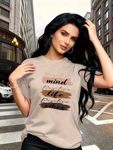 The Letter Prints With Visual Expressions Of Self-Motivation, Such As "Positive Mind," "Positive Life," And "Positive Vibes," Are Modern And Fashionable. This Simple And Versatile Women's Short-Sleeved T-Shirt With A Round Neck Is Suitable For Leisure, Travel, Vacations, And Other Activities. 2CBJ - 杏色 - 查看 3