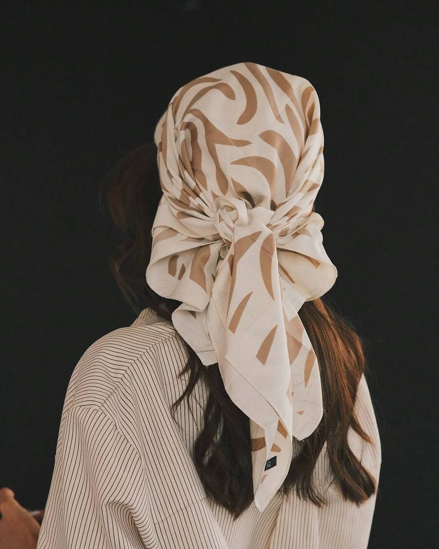 Women's Large Square Satin Scarf 90x90 Elegant Fashion Bandana For Hair And Neck - L7-Cáqui - 查看 1