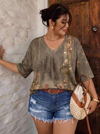 Plus Size Women's Deep V-Neck Short Sleeve Floral Scroll Print T-Shirt, Spring/Summer Vacation Style Plus Size Ladies Printed Tee