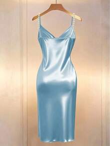 xheFranclia Elegante vestido ajustado de color champán con cuello cruzado, cintura ceñida, adorno de perlas y abertura, con estilo romántico francésxhe - Celeste - Ver 2