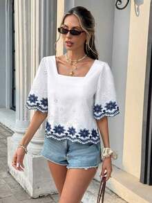 2026 Blusa casual de vacaciones con bordado floral y lazo en la espalda, blusa con bordado floral calada y lazo en la espalda de estilo francés, blusa de verano con mangas cortas, bordado en contraste y acabado, top azul y blanco, top de vacaciones, top bohemio, blusas elegantes para mujer, tops para damas de honor, top de fiesta - Azul y blanco - Ver 4
