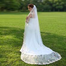 1件優雅彩色花卉蕾絲長款新娘婚紗面紗，附梳子婚禮攝影髮飾 - 白色 - 查看 1