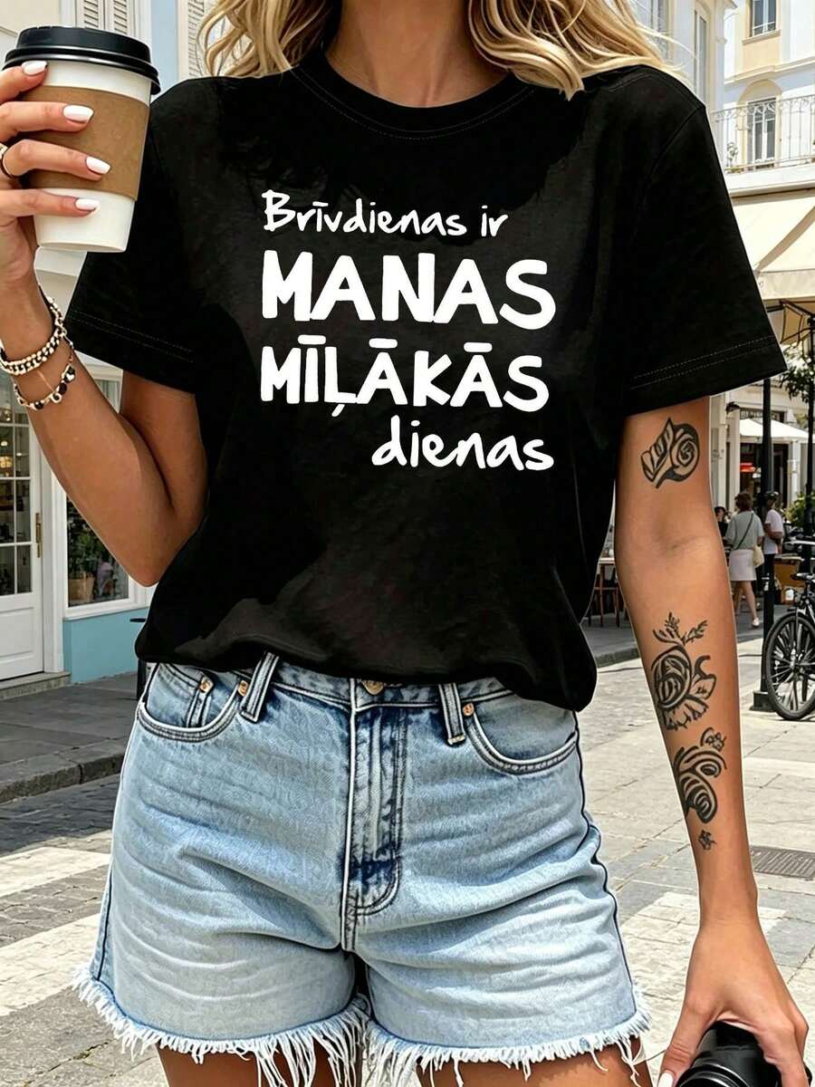 Women's Short-Sleeved T-Shirt With A Round Neck And The Latvian Text "Brīvdienas Ir MANAS MĪLĀKĀS Dienas" Printed On It. Ideal For Casual Shopping, Holiday Gifts, Get-Togethers With Friends, And Vacation Wear. New For Summer: 100% Cotton Round Neck T-Shirts. - 黑色 - 查看 1