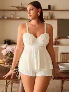 Swim Chiccia Set de 2 bikinis de talla grande para mujer - Top de traje de baño con estampado de concha blanca y pantalón corto a juego, ropa de baño para resort y vacaciones - Beis - Ver 1