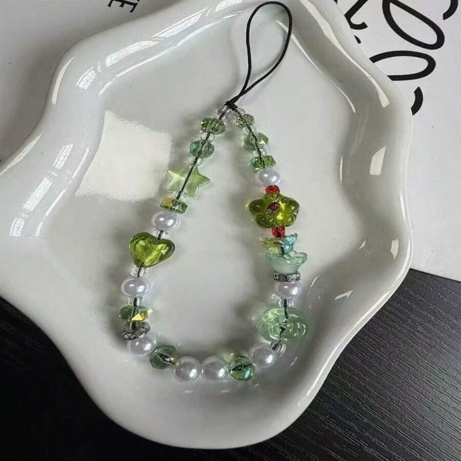 Cordón para teléfono con cuentas verdes frescas, estilo de curación suave de bosque, decorado con cuentas de vidrio con forma de corazón, estrella y flor, con un tono transparente y fresco que emana un ambiente de verano, acentuado con perlas falsas para mejorar la calidad. Se puede usar como correa para teléfono, llavero o accesorio para bolso, hecho a mano y duradero, diseño minimalista versátil adecuado para cualquier atuendo, práctico anti-pérdida para uso diario, adecuado como regalo o uso personal para crear una apariencia refrescante y limpia. - Verde Oliva - Ver 1