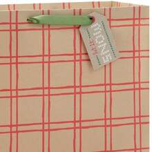Hallmark - Bolsa de regalo de Navidad con etiquetas de regalo - Kraft caf Blanco Rojo Verde - Ver 5