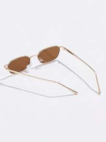 1 par de gafas de moda con montura de metal y lentes tintados para la vida diaria, estilo vintage, ideales como regalo para mujer, gafas de sol de verano, gafas de sol para playa, accesorios escolares y de playa para mujer, gafas de sol básicas que combinan con suéteres, jeans, pantalones deportivos, sudaderas con capucha, chaquetas, vestidos y camisas de manga larga, gafas de sol elegantes y a la moda, ideales para salidas familiares, viajes, vacaciones y días de descanso. - Negro - Ver 3