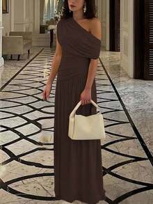 Vestido largo plisado de unicolor con cuello oblicuo para mujer, ajustado y estilizador, elegante y sexy vestido de fiesta de verano - Marrón - Ver 4