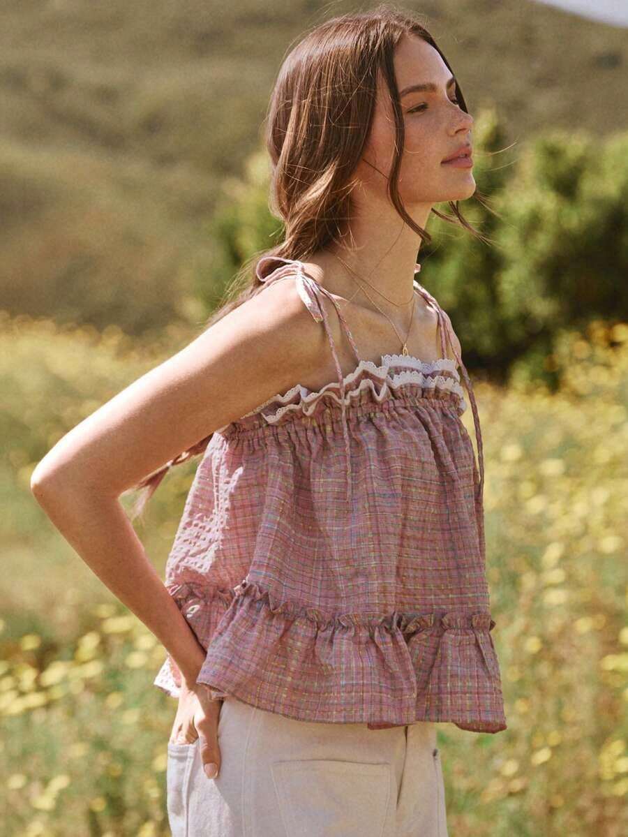 Top de muñeca con volantes escalonados, cuello cuadrado, tirantes con lazo y encaje de ganchillo a cuadros teñidos con hilo - Rosa - Ver 1