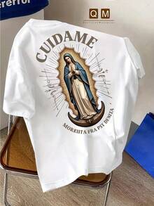 Camiseta Gráfica Casual para Hombre con Estampado Religioso en la Espalda - Diseño de la Virgen María con Rayos Radiantes en Negro, Texto en Latín, Corte Regular, Lavable a Máquina, Camiseta Gráfica, Moda Urbana, Camiseta de Estilo Distintivo, Tela Suave, Cuello Redondo, Tela de Corte Holgado, Cuello Redondo - Blanco - Ver 2