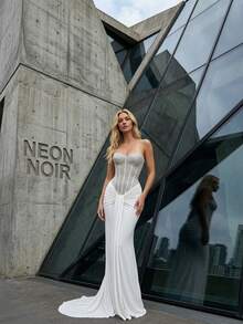 Old  Glamour - A Corseted Silhouette With Cascading Ruffle & Lace Detail For NYE Galas - trắng - Xem 6