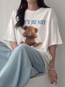 Minimalist. 100% Cotton. 1 Pack Women's Summer Loose-Fit T-Shirt With Cartoon Bear Print, Round Neck, And Dropped Shoulders. DON'T BE SHY, PLEASE MAKE ME FEEL LONDON. Cute Tops, Oversized Tees, Teacher Clothing. Summer Oversized Tee. - 白色 - 查看 4