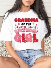 "Lady Strawberry Grandma Of The Berry Sweet Birthday Girl" Printed T-Shirt For Family Celebration, 220g, Suitable As A Gift. Women's T-Shirt. Elegant Blouses. Boho Chic. Soft, Breathable, And Comfortable Women's Top, Ideal For Spring, Summer, And Autumn, Perfect For Vacations, Travel, And Everyday Wear. - 白色 - 查看 1