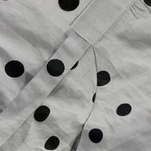 . . Vestido casual elegante y vintage con estampado de lunares, con bolsillos y lazo en la espalda. Silueta minimalista pero refinada de corte evasé con cintura anudada. Vestido versátil de estilo vintage chic para la oficina u ocasiones especiales. Ligero y bohemio con estilo de lunares para primavera/verano y vacaciones. - Morado - Ver 6