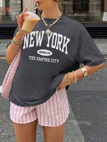 Women's Loose-Fitting Summer T-Shirt With Letter Print And Off-The-Shoulder Design, Perfect For Everyday Casual Wear. A Versatile Graphic Tee, White Top, Black Top, Pink Top, Or Vacation Outfit. - 深灰色 - 查看 5