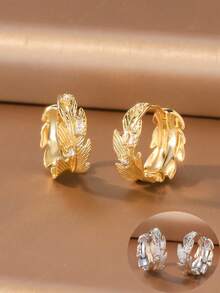 1 Pair Gold Feather C-Shaped Hoop Earrings, Featuring Alternating Feather Carvings, Minimalist Elegant Design Suitable For Women, Ideal For Graduation Ceremony, Wedding, Summer Solstice Celebration And Free Spirit Themed Gifts. - Multicolor - View 1