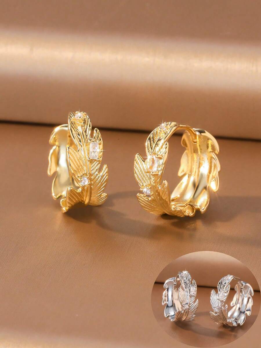 1 Pair Gold Feather C-Shaped Hoop Earrings, Featuring Alternating Feather Carvings, Minimalist Elegant Design Suitable For Women, Ideal For Graduation Ceremony, Wedding, Summer Solstice Celebration And Free Spirit Themed Gifts. - Multicolor - View 1