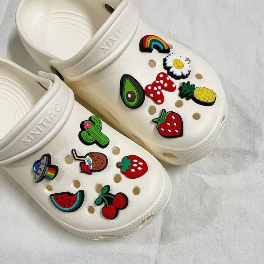 12个PVC软胶可爱水果系列挂件(草莓、西瓜、樱桃、菠萝、牛油果、椰子),夏季鞋饰,DIY鞋配件,适用于镂空木屐、凉鞋、拖鞋、沙滩包,完美的生日/派对礼物 - 彩色 - 查看 1