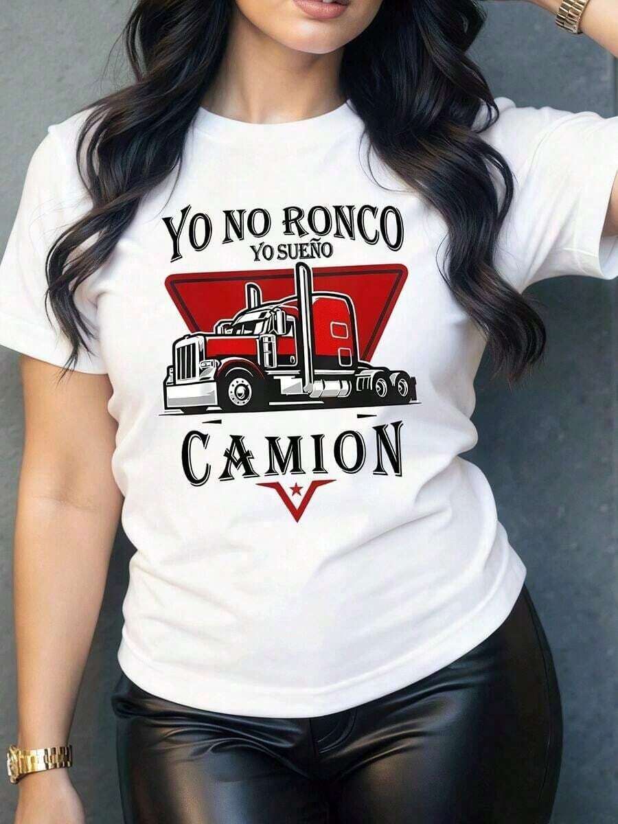 Women's Fashion Graphic Print Short Sleeve Tee. The Phrase "I Don't Snore, I Sleep In A Truck" Evokes The Soul Of The Driver And The Passion For The Open Road. An Imposing American Semi-Truck Represents The Strength, Freedom, And Adventure Of Heavy Transport. Women's T-Shirt. Comfortable And Soft Short-Sleeve Top For Everyday Wear. - 白色 - 查看 1