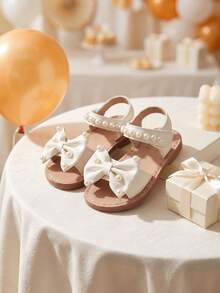 1 Pair 2026 Summer Girls' Soft Sweet Style Flat Sandals, Decorated With Pearl Bows And PU Material, Featuring Hook And Loop Closure And Open Toe Design, Suitable For Daily Wear Or Outdoor Play - Beige - View 2