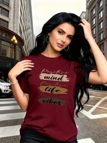 The Letter Prints With Visual Expressions Of Self-Motivation, Such As "Positive Mind," "Positive Life," And "Positive Vibes," Are Modern And Fashionable. This Simple And Versatile Women's Short-Sleeved T-Shirt With A Round Neck Is Suitable For Leisure, Travel, Vacations, And Other Activities. 2CBJ - 紅色 - 查看 6