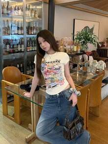夏の婦人服コーナー：夏の韓国ファッション婦人服、女性の夏の必需品、カジュアルでデザイン性のあるニッチな人気アイテム、美しいネットセレブ人気モデル、スリムでリラックス感のある、ゆるいスタイル、万能な婦人トップス、カートゥーンプリントの半袖ストレートショルダーTシャツ、女性用夏のスリムフィット、小柄な方向けのウエストを引き締めるタイトフィット、アメリカンスタイルのセクシーなショート丈トップス。 - アプリコット - チェックする 2