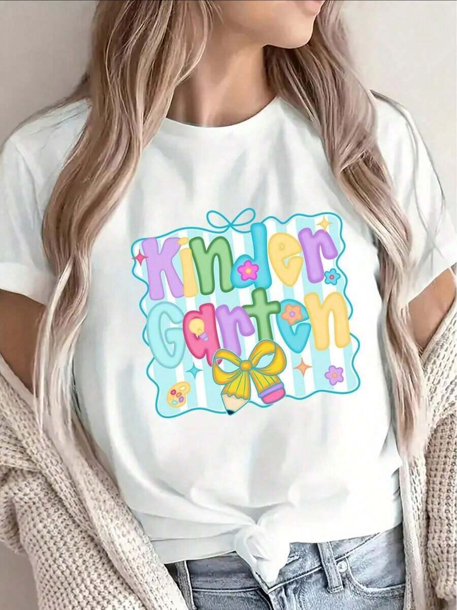Women's Regular-Fit Short-Sleeved Cotton T-Shirt With A Colorful Children's Design, Bright Pastel Lettering, And A Bow Detail. This Casual Women's T-Shirt Features A Black Background, A Fun And Playful Style, And Is Perfect For Everyday Comfort. A Must-Have Gift Idea. - 白色 - 查看 1