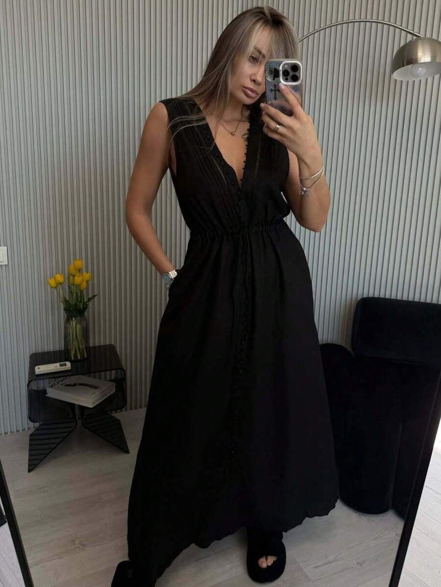 Sleeveless Maxi Dress, Sexy Deep V-Neck, Simple Button Design And Defined Waist - 黑色 - 查看 1