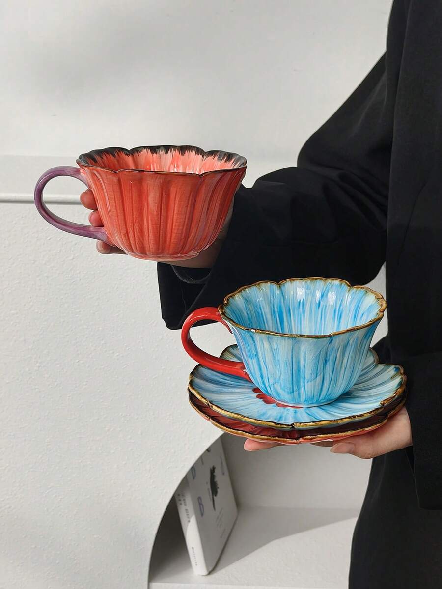 一套ins风高品质手绘浮雕花卉陶瓷咖啡杯碟套装,带把手,包括马克杯、早餐牛奶杯、面包甜点盘、办公室下午茶咖啡杯、拉花杯、果汁饮料杯、情侣水杯,以及送给家人和朋友的节日礼物杯。 - 彩色 - 查看 1