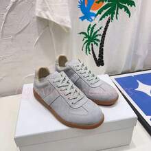 Zapatos casuales unisex, talla 36-45, zapatos casuales de mujer y zapatos deportivos de hombre, zapatos planos de suela blanda con cordones, zapatos cómodos y livianos de hombre para uso diario, de corte bajo,,,,,Zapatillas de entrenamiento alemanas clásicas, retro, versátiles, con diseño de grafiti, unisex, de cuero genuino, color blanco. - Gris - Ver 9