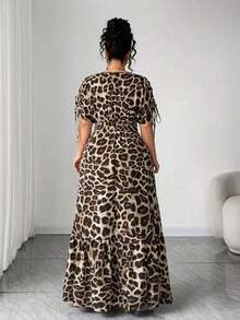 Vestido maxi elegante de talla grande para mujer con cuello en V, estampado de leopardo, manga corta fruncida y falda acampanada - Marrón - Ver 2