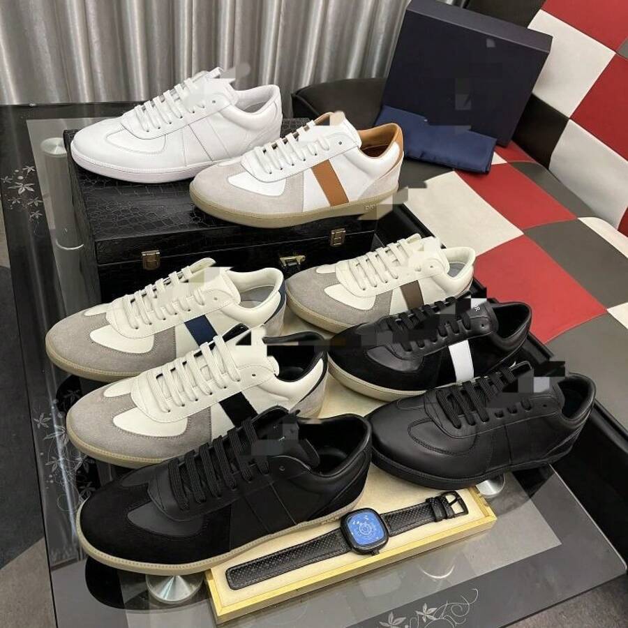 Men Skateboarding Shoes - 4 - View 1