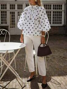 Blusa elegante y casual de lunares para mujer - Cuello con lazo, mangas farol, corte holgado, diseño con volantes para vacaciones - Blanco - Ver 5
