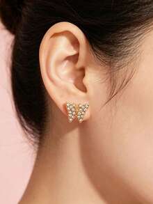 1 Đôi bông tai hình bướm đính đá lấp lánh, sang trọng và thời trang, phù hợp cho phụ nữ đeo hàng ngày. - Bông tai hình bướm - Xem 6