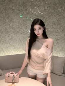 A Summery Women's T-Shirt Adorned With A Luxurious Ribbon Embellished With Diamonds. It Exudes A Sophisticated And Alluring Aura And Is Perfect For Layering. - Pink - View 2