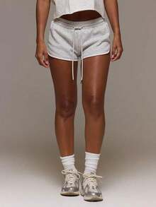 ESSENTIALS Shorts mini de felpa con cintura con cordón elástico, dobladillo con ribete de contraste, básicos sexys y esenciales para la primavera y el verano - Gris Claro - Ver 3