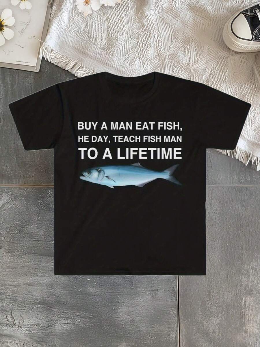 Funny Fishing Graphic Tee For Men - "Buy One For A Man, Eat Fish, He Fishes For A Day, Teach Fish For A Man For Life" - Casual Crew Neck T-Shirt With Fish Design - Perfect For Parties, Travel, And Casual Wear - Comfortable Fit For All Seasons, Funny Tees - 黑色 - 查看 1