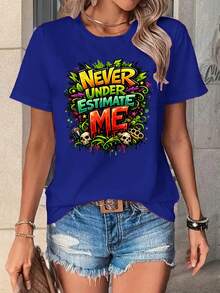 Bohemian Graffiti Print Short Sleeve T-Shirt - The Slogan "Never Underestimate Me" Is Presented In Fun Colors, Designed As An Eye-Catching Garment For Free Spirits And Music Festivals. Short Sleeve, Crew Neck, And Print T-Shirt, New For 2026. Cool Summer Clothing For Women - 藍色 - 查看 6