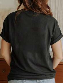 Women's Fashion Graphic Print Short Sleeve Tee, Round Neck T-Shirts, Casual Tops For Ladies With Rose, Strawberry, Flower, And Heart Prints, Casual Short Sleeve Printed T-Shirts For Women, Red Blouses For Women, Graphic Blouses For Women. 100% Cotton. Comfortable And Soft Short Sleeve T-Shirt For Everyday Wear. - 黑色 - 查看 2