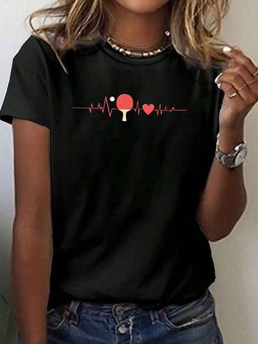 Camia With A Table Tennis Racket Print And Heartbeat Design, Short Sleeves, Round Neck, Casual Top For Summer And Spring, Women's Clothing. Suitable For Spring, Summer And Autumn. Suitable As A Gift. Women's T-Shirt. Blouses > Elegant. Boho Chic. Soft, Breathable And Comfortable Women's Top, Ideal For Spring, Summer And Autumn, Perfect For Vacations, Travel And Everyday Wear. - 黑色 - 查看 1