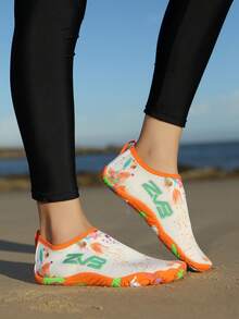 1 par de zapatos de agua unisex para verano, sandalias de playa de slip-on para hombres, calcetines acuáticos de secado rápido para actividades al aire libre, playa, fiesta, natación, buceo - Naranja blanca - Ver 3