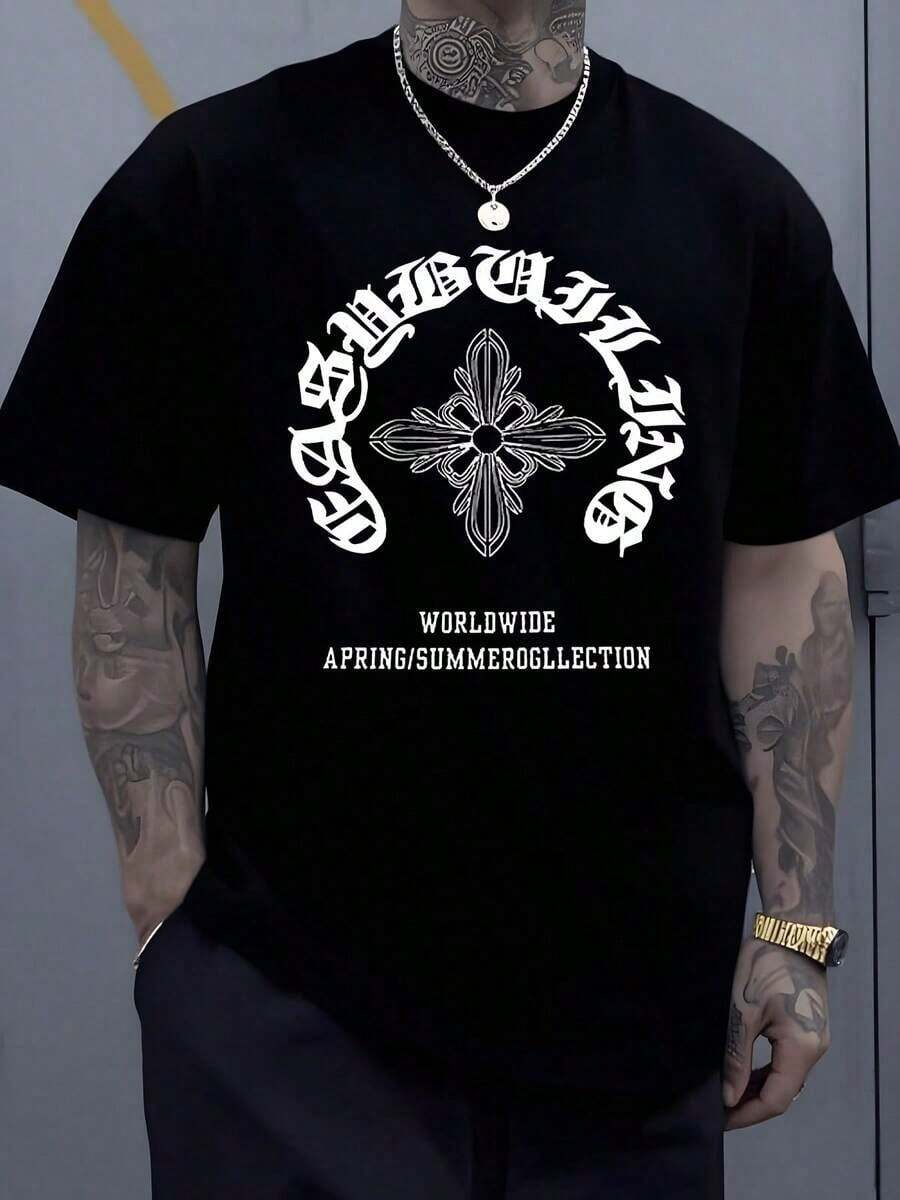 Gothic Cross With Large Letters Surrounding The Symbol, Recalling Inner Strength, Faith, And Unity Of Spirit, Expressed In A Modern Urban Style. Comfortable Men's T-Shirts For Everyday Wear And Casual Occasions. - 黑色 - 查看 1