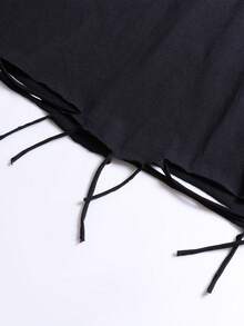 seta de manga corta para hombre, estilo gótico, con estampado de rosas negras, dobladillo con flecos desgastados, estampado de letras y texto estilo streetwear, corte holgado y transpirable. - Negro - Ver 4